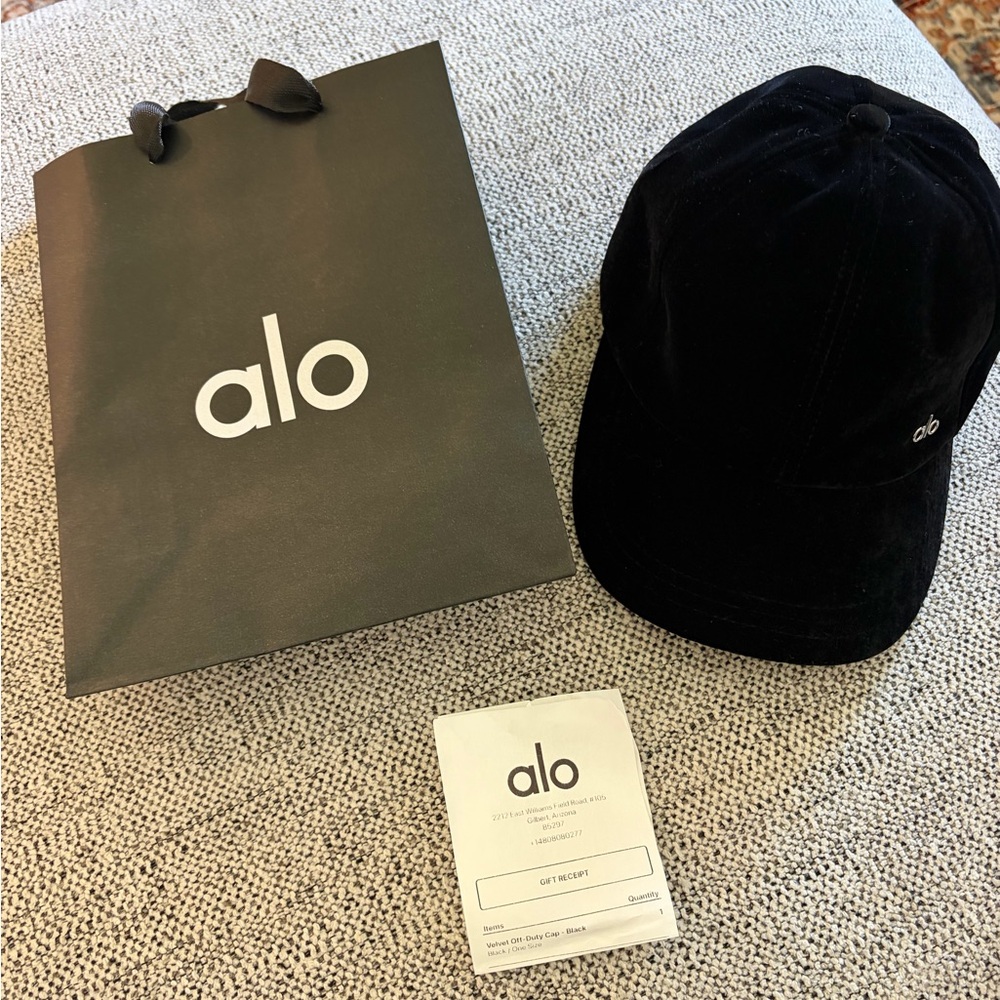 Alo Black ball cap Velvet off duty hat new with tags